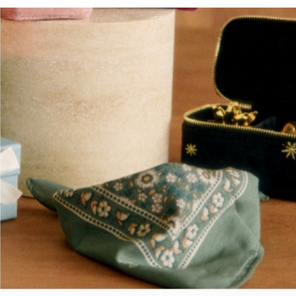 Sezane Le Foulard Green And White Floral Scarf/ Bandana